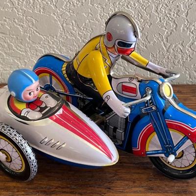 Vintage Tin Wind Up Motorcycle And Side Car With Key 1 Of 2