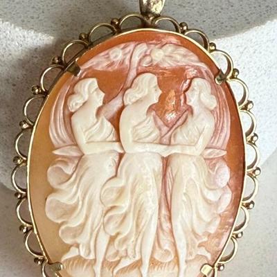 18K Gold 750 Hand Carved Shell Cameo Pendant 