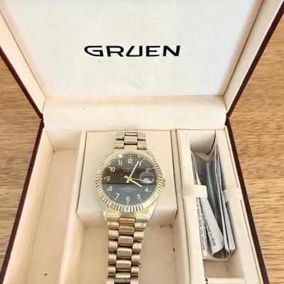 Vintage Men's Gruen Embassy Watch In Original Box