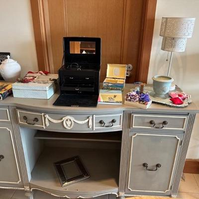 Dresser, jewelry boxes, table lamps