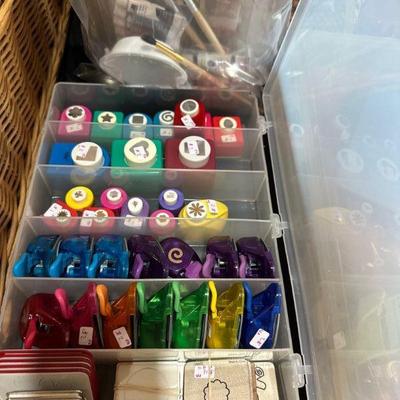Decorative hole punchers
