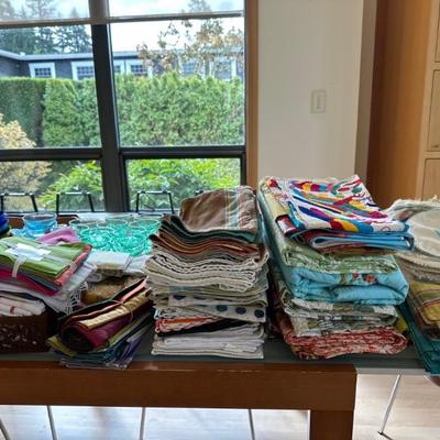 Lots of tablecloths, napkins, table runners 