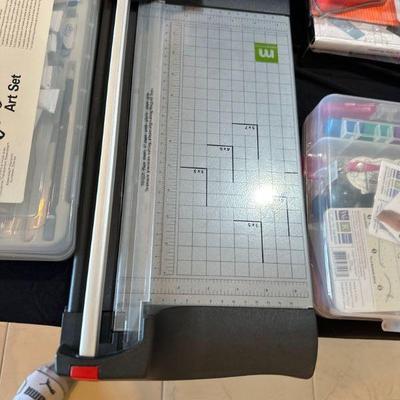 Paper cutter