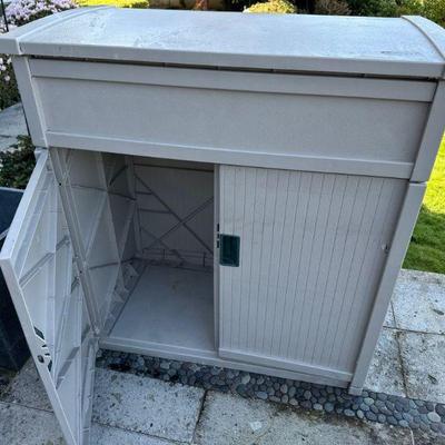 Storage cabinet
