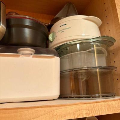 Storage containers