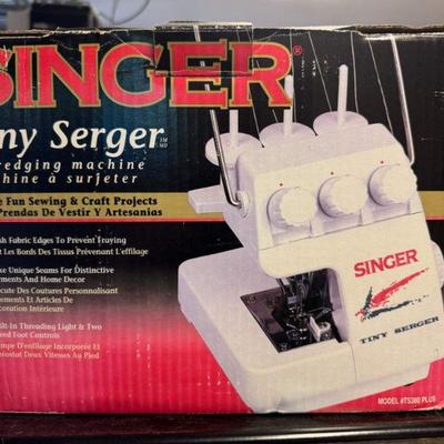 Available in auction - Lot 31 - Singer Tiny Serger