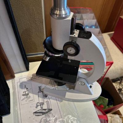 Microscope