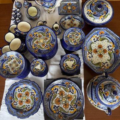 Available in Auction - Lot 8 - Talavera Maximo Huerta, Amazoc Puebla (Mexico) Dish Set