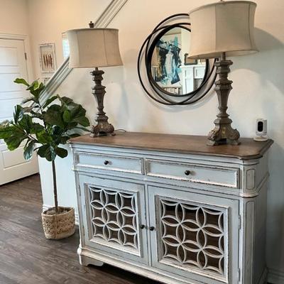 Entryway setup ***BUFFET IS SOLD*** lamps & plant still available 