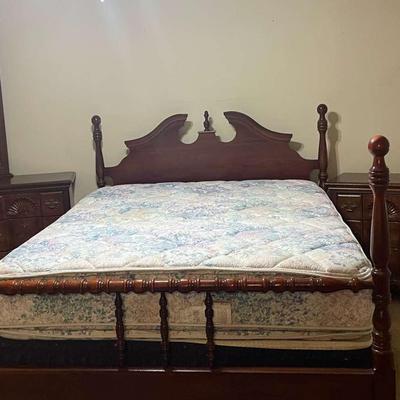 Classic Queen Bedroom Set - Traditional At It's Best!