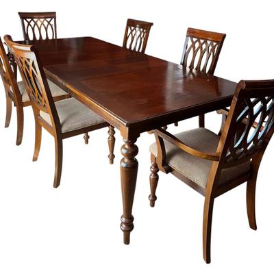 Elegant Colonial Style Dining Set - Great Shape!