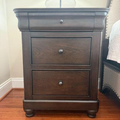 Bassett nightstand - excellent condition