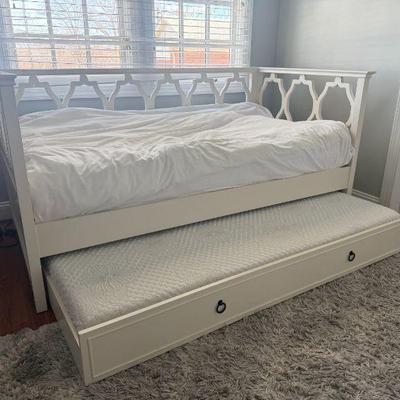 Pottery Barn Teen Elsie Daybed with Trundle - Excellent condition.  Includes mattress for trundle only 