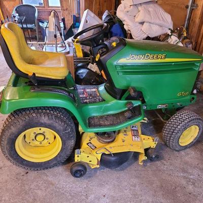 John Deere GT235