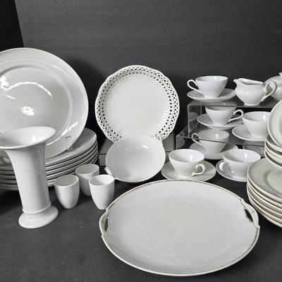 KPM Berlin Porcelain, including Kreis Oval Dishes, Vases, Teacups and Saucers, More