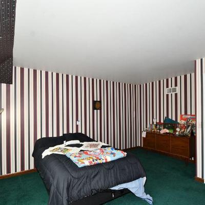 9 bedroom b 50)