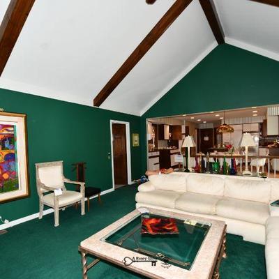 02 family room 120)