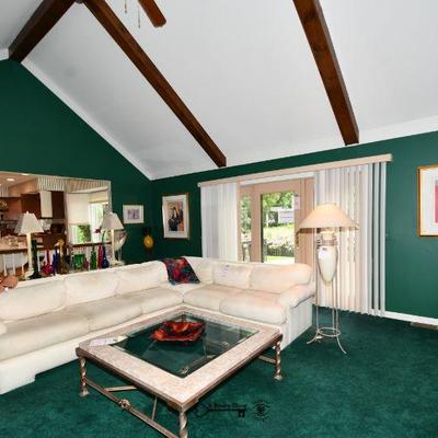 02 family room 122)