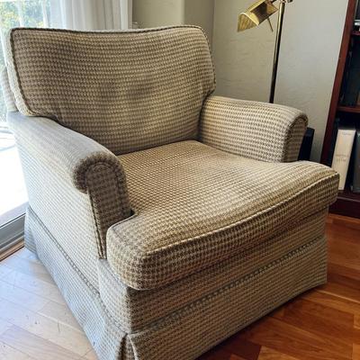 33x33x40 Upholstered Armchair & Floor Lamp
