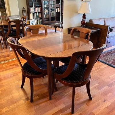 47” 0val Solid Wood Dining Table & 4 Chairs