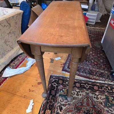 Drop leaf table