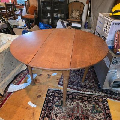Drop leaf table