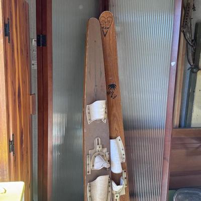 Vintage skis