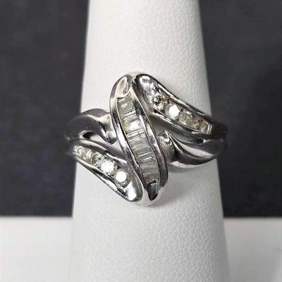 10K White Gold Marked Round & Baguette Diamond Ring - Size 7