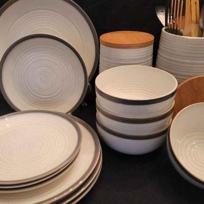 Gourmet Basics By Lara White For Mikasa And B H & G