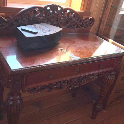 1 Drawer Glass Top Buffet With Bose Wave Radio /CD/Clock