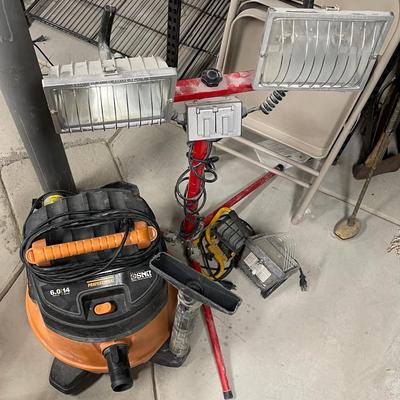 Rigid Shop Vac With Halogen Work Light