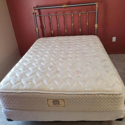 Queen Bed with Stearns & Foster Matress 