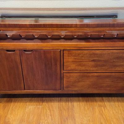 Somerton "Manhattan" Buffet 