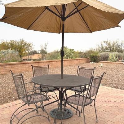 Metal Mesh Outdoor Round Table With Umbrella 