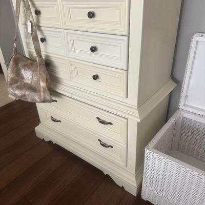 chest of drawers