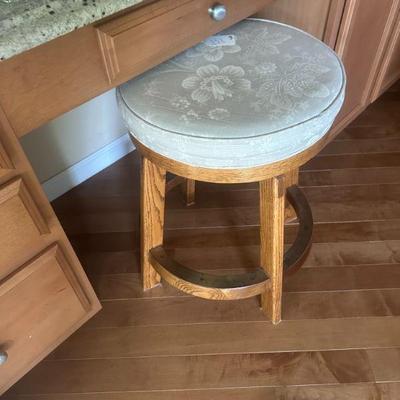 Swivel stool