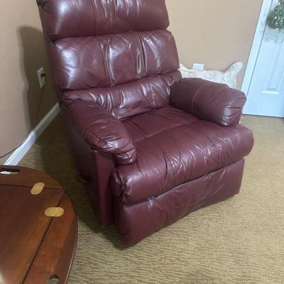 Another shot of the burgundy Lazyboy

