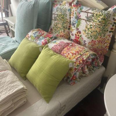 Queen linens