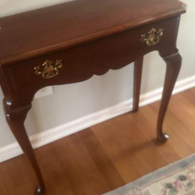 Small foyer tble