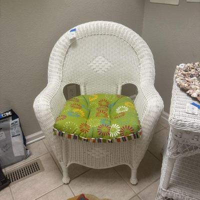 Wicker chair w/cjushion