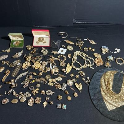 Vintage Gold Toned Jewelry 