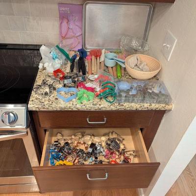 Lot #15 - Kitchen Baking Lot - Cookie Cutters, Mixing Bowls, Spatulas & More.