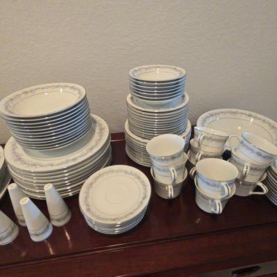 Style House Fine China "Duchess" Pattern Set 