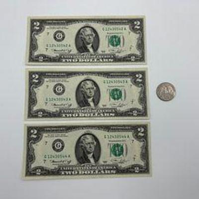 Sequential $2 Dollar Bills Series 1976 12430542-44 (3)