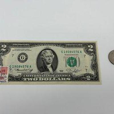 1976 $2 Dollar Bill with 1976 postage stamp G19084576A