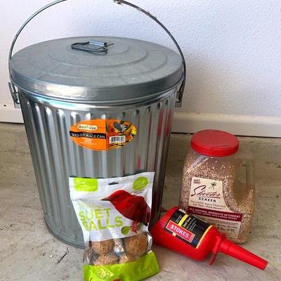 Royal Wing 10-Gallon Seed Storage Can, Spreadable Insect Deterrent, Bird Food & Seed Scoop 