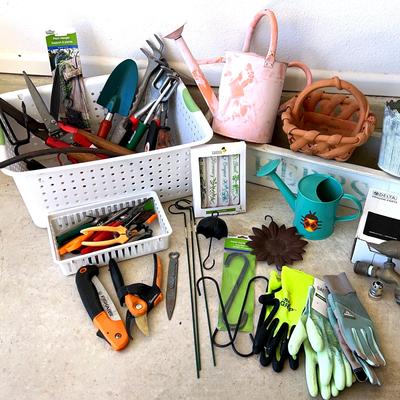 Gardening Tool Set-Perfect For Your Green Thumb! 