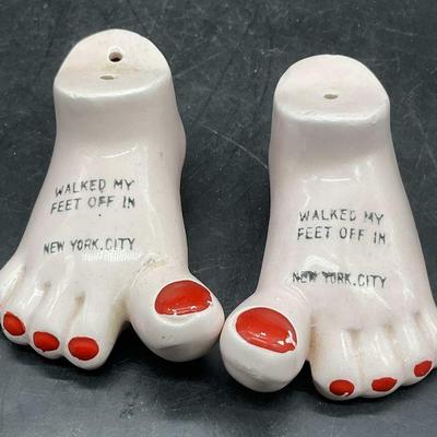 559: Vintage WALKED MY FEET OFF IN NYC Ceramic Shakers
