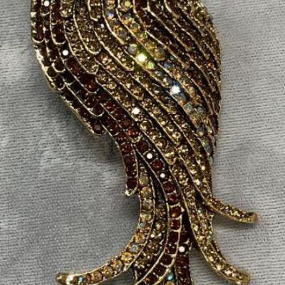675: XL Gold Tone Crystal Parrot Bird Brooch 4.5in L
