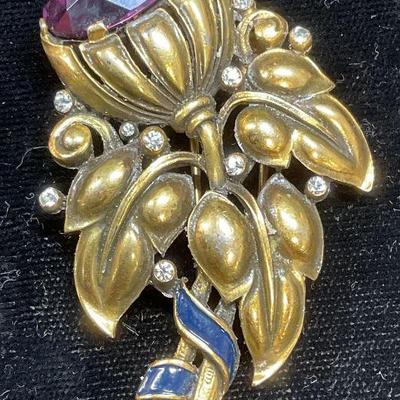 239: Vintage Trifari Gold Tone Crystal Flower Fur Clip
